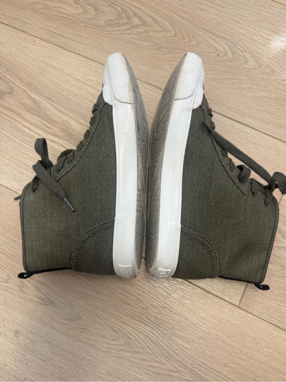 Guess Los Angeles Canvas Sneakers
G Gorlia2 Green Size 8.5 - Picture 5 of 10